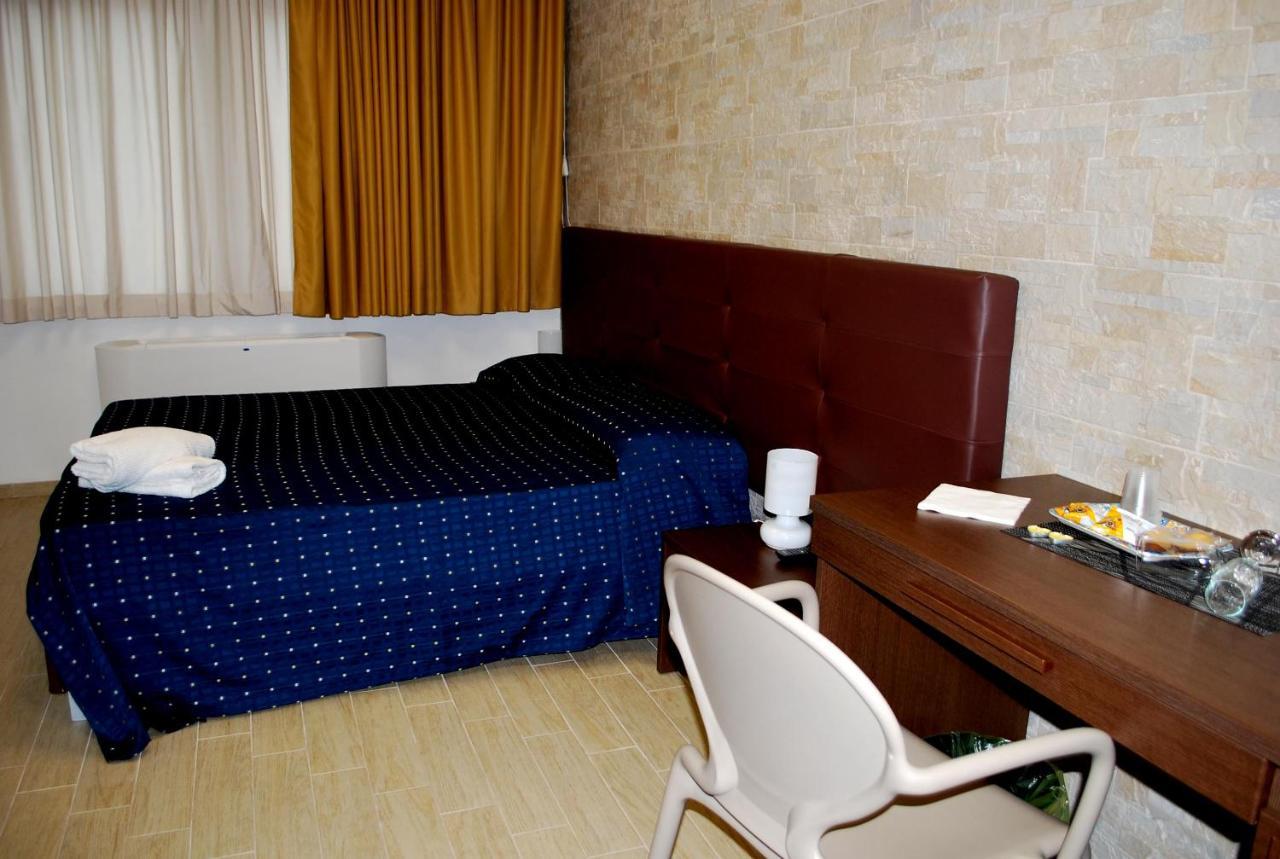 Piazza Dante Hotel Taranto Exterior photo