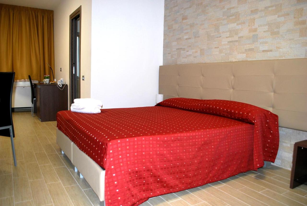 Piazza Dante Hotel Taranto Exterior photo
