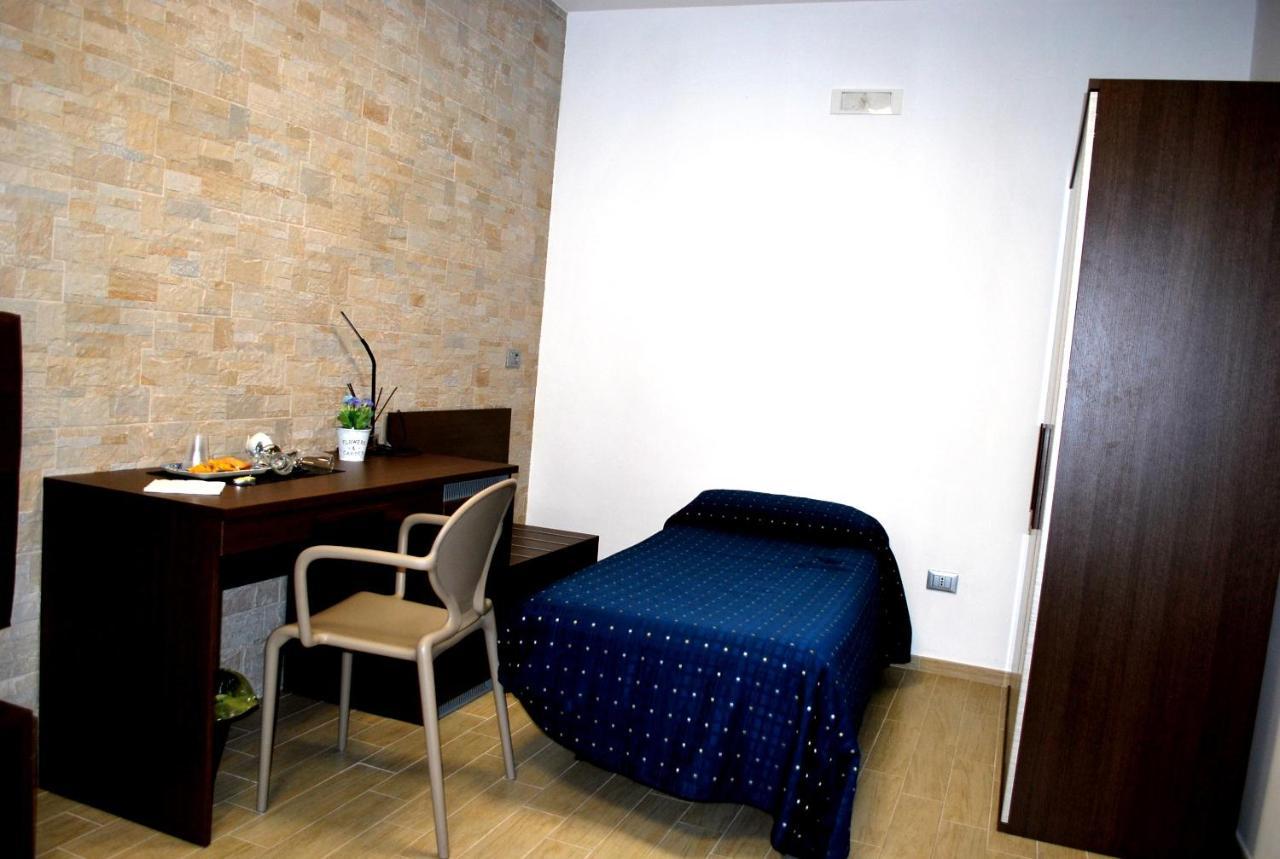 Piazza Dante Hotel Taranto Exterior photo