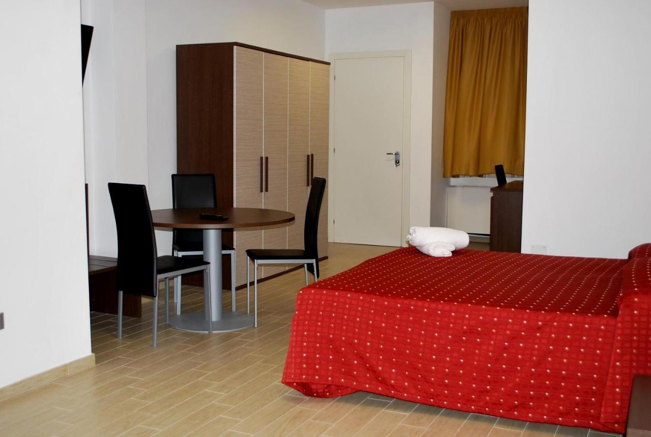 Piazza Dante Hotel Taranto Exterior photo